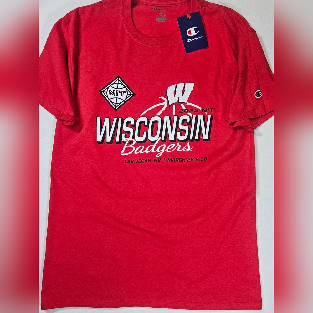 NWT Wisconsin Badgers T-Shirt Mens Medium Red White NIT‎ Basketball Tournament